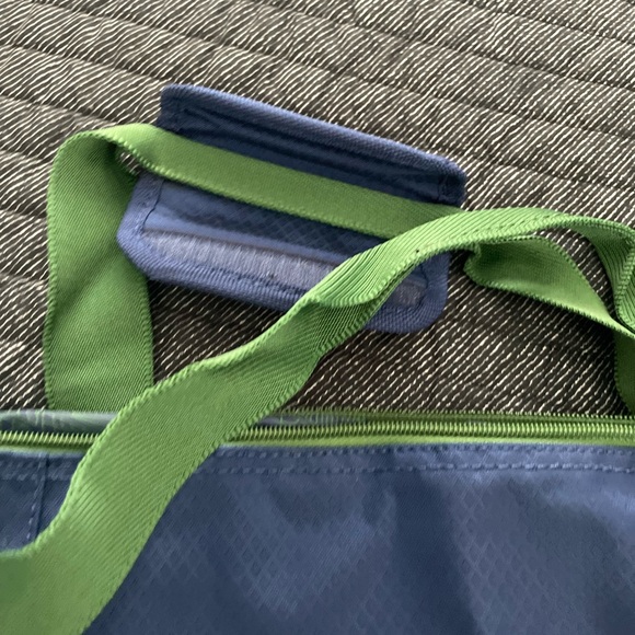 Nautica Blue and Green XL Tote Bag with Zipper - Picture 6 of 7